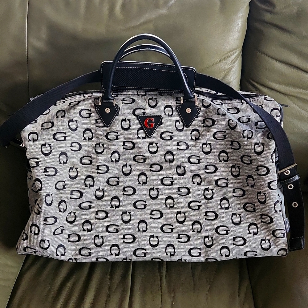 GUESS weekend bag